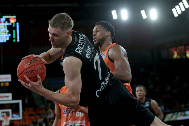 而非全部人 而非全部人